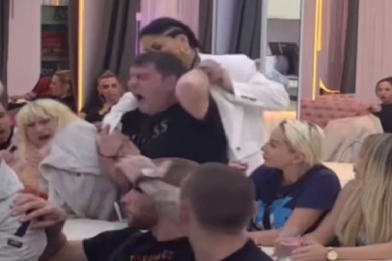 Jelena s leđa napala Ivana Marinkovića Elita 8 Zadruga