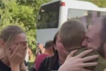 BORCI MARIUPOLJA KONAČNO NA SLOBODI! Potresne scene na velikoj razmeni zarobljenika između Rusije i Ukrajine!  (VIDEO/FOTO)