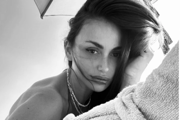 EMINA JAHOVIĆ PREKINULA ĆUTANJE! Pevačica OTKRILA veliku porodičnu tajnu, ovaj ritual će vas ŠOKIRATI!