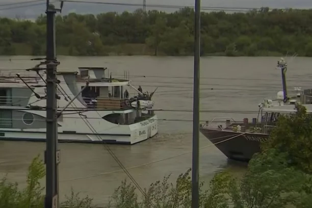 UŽAS NA DUNAVU, POVREĐENO ČAK 14 PUTNIKA! Kruzer se sudario sa prevodnicom, evo ŠTA je bio uzrok neviđene drame