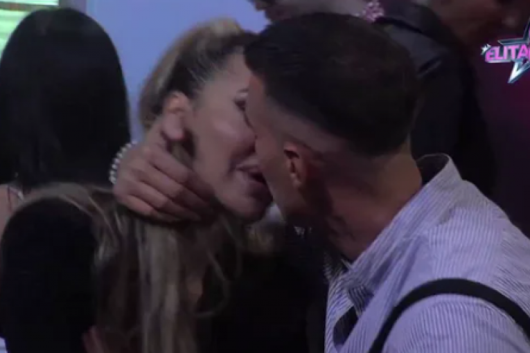 Prvi poljubac Aneli i Mateje