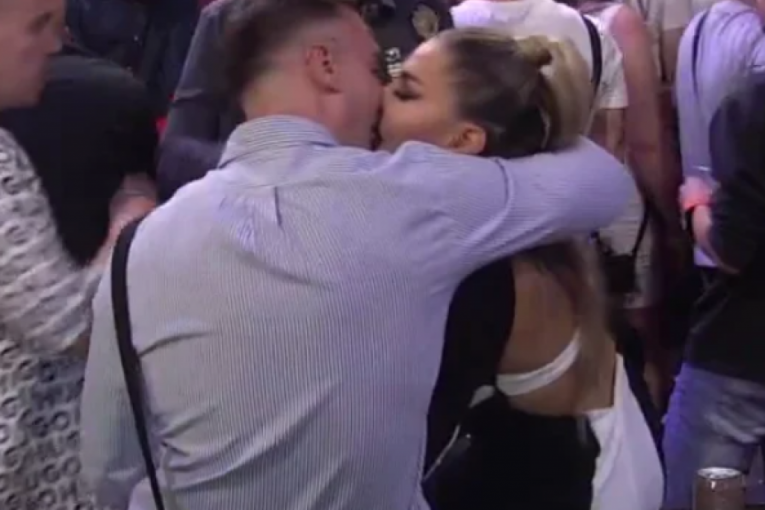 Prvi poljubac Aneli i Mateje