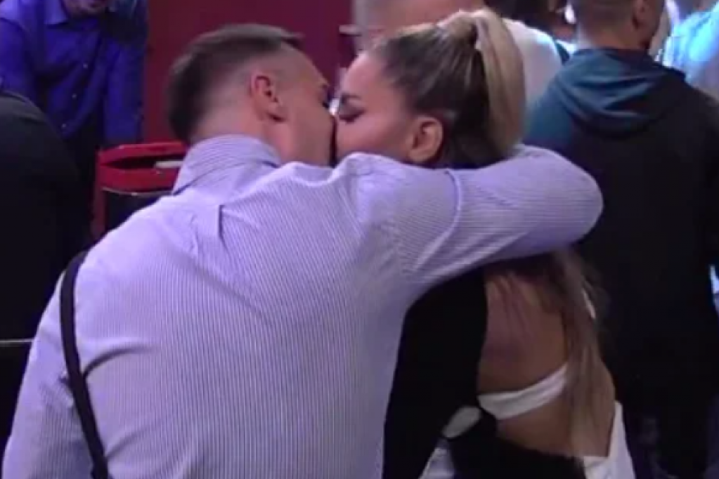 Prvi poljubac Aneli i Mateje