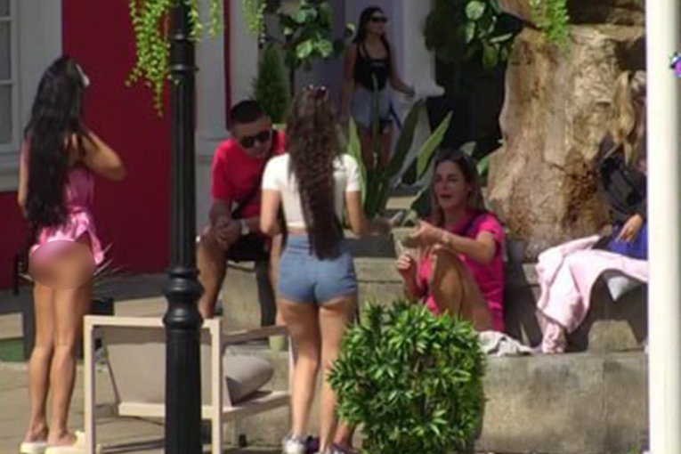 Slađa Lazić bez donjeg veša