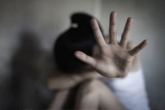 DEVOJČICA PRIJAVILA OCA ZA POLNO UZNEMIRAVANJE! Izašao iz zatvora, pa zlostavljao vlastito dete!