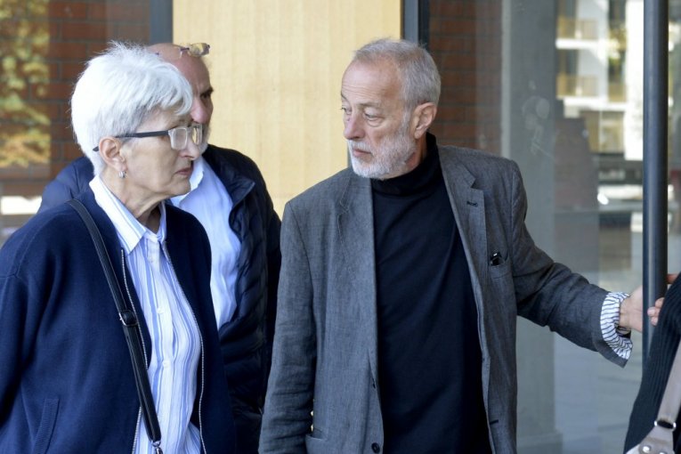 Suđenje učitelju glupe optuženom za seksualno uznemiravanje i silovanje