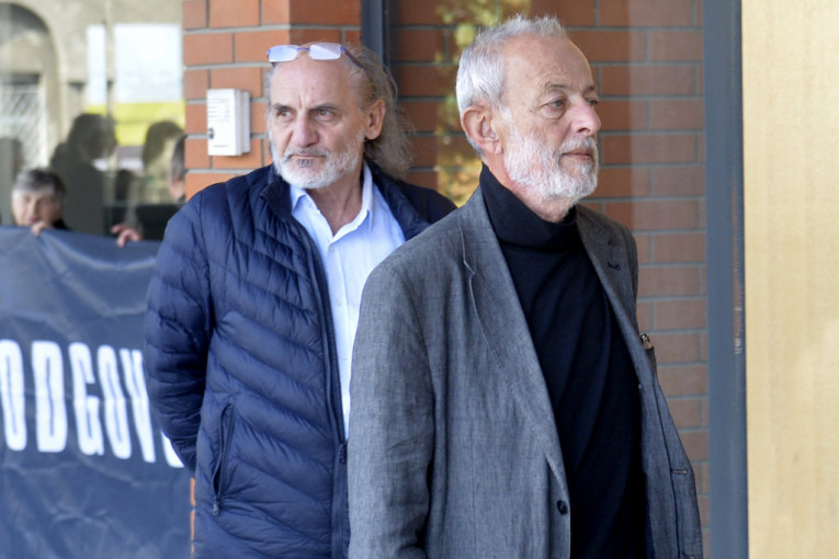 Suđenje učitelju glupe optuženom za seksualno uznemiravanje i silovanje