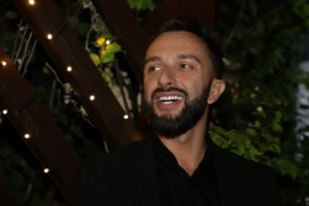 ISPLIVALE PRVE FOTKE SA VENČANJA! Darko Tanasijević blista u elegantnom odelu - EKSKLUZIVNI SNIMCI ZAPALILI MREŽE!