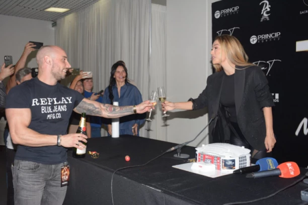 EVO ČIME SE BAVI MLADOŽENJA! Tea Tairović pronašla ljubav u svom timu - OVAJ DETALJ će vas šokirati! (GALERIJA)