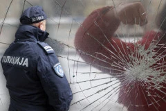 HOROR U ŠKOLI U NOVOJ VAROŠI! Gurnuo druga sa prozora učionice - dečak hitno hospitalizovan, zadobio frakturu lobanje!
