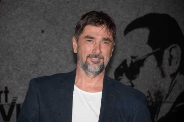 VOJIN ĆETKOVIĆ ODBIO ULOGU U KULTNOJ SERIJI! Ovaj junak jedan je od najvoljenijih, njegovom kolegi otvorio je vrata slave!