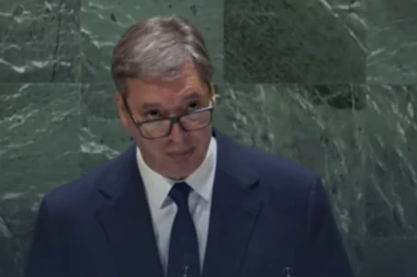 "SVI NAVODNO BRANE NAČELA, A NIKO, OSIM MALIH ZEMALJA,  IH NE POŠTUJE"! Vučić se oglasio iz Njujorka! (VIDEO)