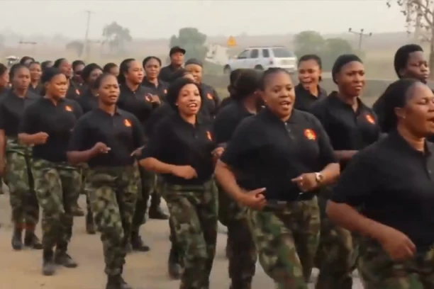 "SILOVALI SU ME I STAVLJALI U KOVČEG": Žena vojnik iz Nigerije optužila kolege, kao "nagradu" dobila IZBACIVANJE IZ VOJSKE