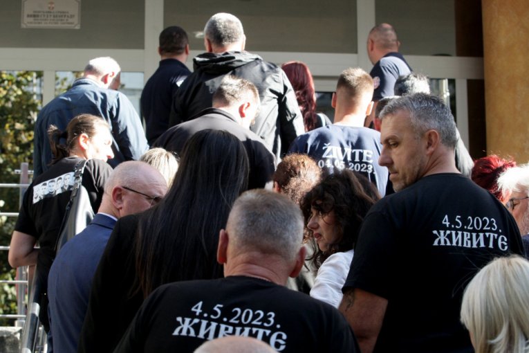 Roditelji žrtava van sebe ispred suda