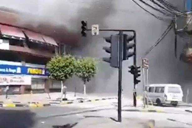 IZRAEL ŽESTOKO BOMBARDUJE BEJRUT! Gusti crni dim se nadvio nad gradom! Jezive scene iz libanske prestonice (FOTO/VIDEO)
