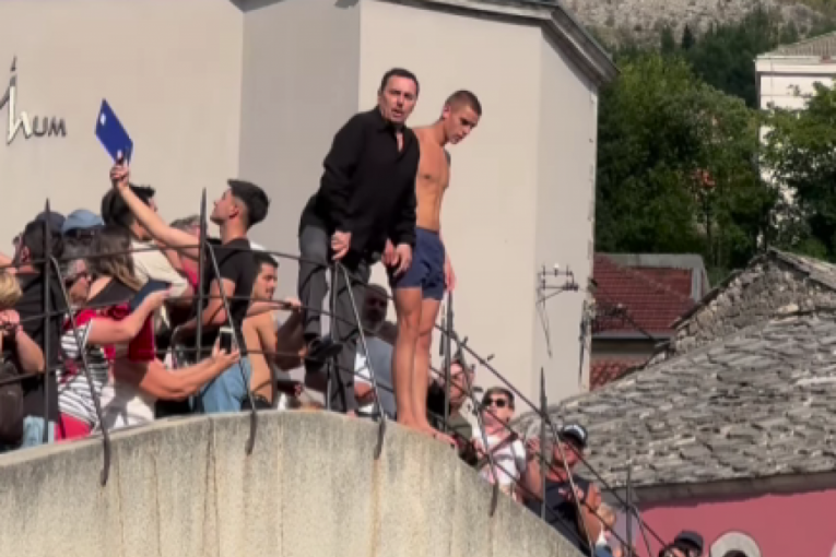 Keba krenuo da skoči sa mosta u Mostaru