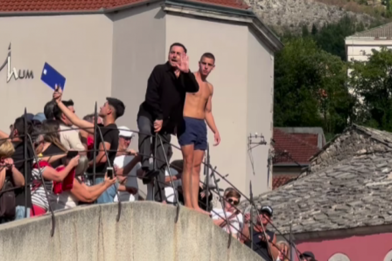 Keba krenuo da skoči sa mosta u Mostaru