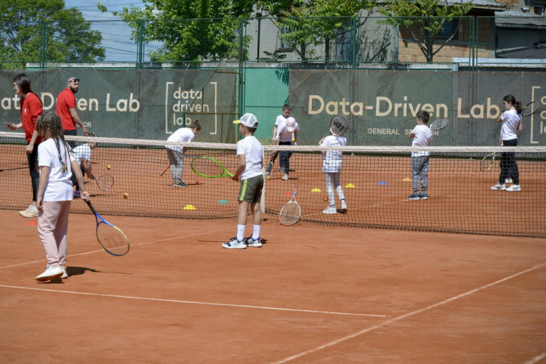 Besplatna škola tenisa za decu