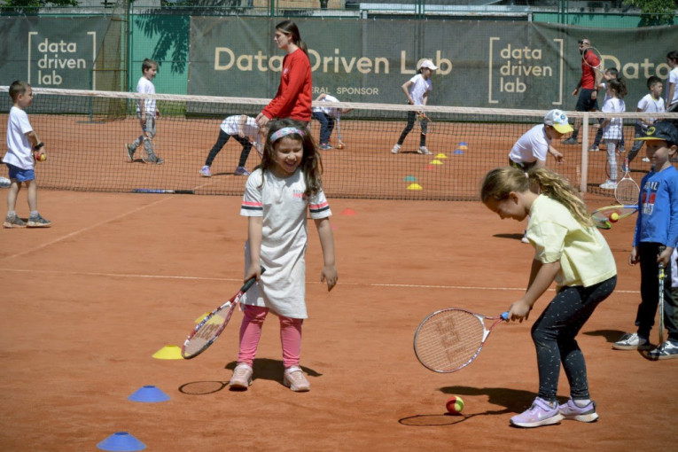 Besplatna škola tenisa za decu 