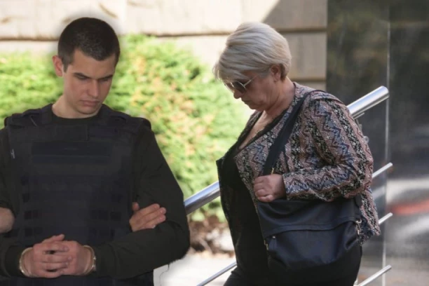 PRIZNAJE DA JE URADILA ONO ZBOG ČEGA JE CELA SRBIJA OSUĐUJE! Pismo majke Uroša Blažića: Ne mogu da se radujem, niti da žalim... (FOTO)