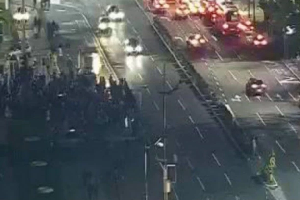 TOTALNI PORAZ MRZITELJSKE POLITIKE! Nakon što je Ana Brnabić razvalila lažne ekologe u parlamentu,  i narod na ulici im pokazao sta misli o njima! (FOTO)