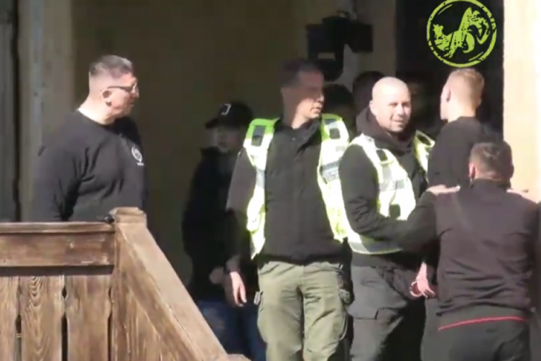 Kiki Star pljunula Božu Džonsa Farma 8 svadja