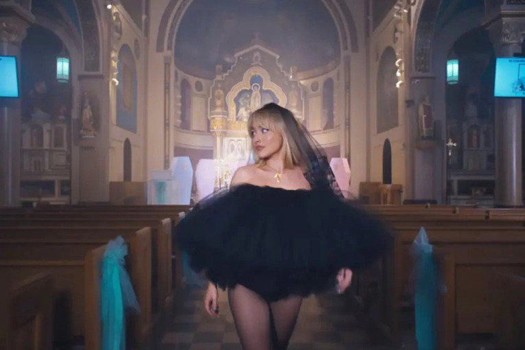 Sabrina Karpenter snimila spot u crkvi
