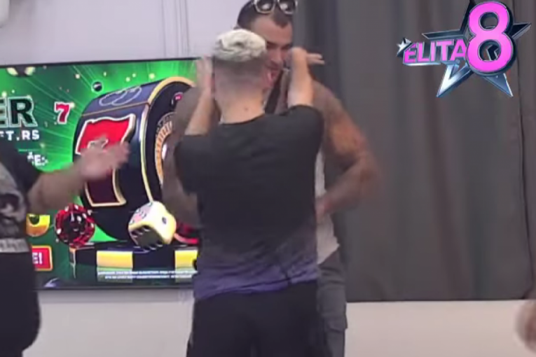 Uroš Stanić izvodi striptiz Marku Zecu