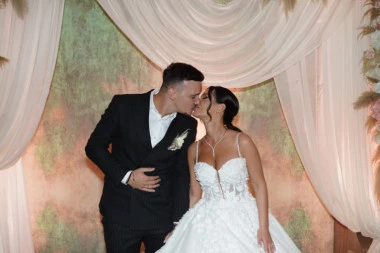 ALEKSANDRA BURSAĆ OTKRILA POL BEBE: Stevan i ona blistaju od sreće - evo koje će ime dobiti dete! (VIDEO)