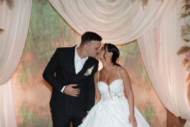 ALEKSANDRA BURSAĆ OTKRILA POL BEBE: Stevan i ona blistaju od sreće - evo koje će ime dobiti dete! (VIDEO)