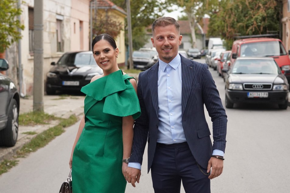 Milan Dinčić Dinča sa suprugom na svadbi Aleksandre Bursać i Stevana Sekulića