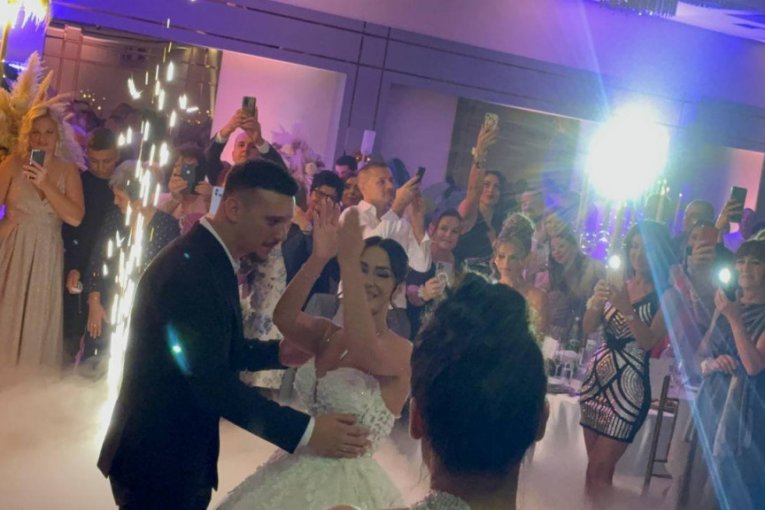 Aleksandra Bursać se udala za Stevana Sekulića, par odigrao prvi ples na venčanju