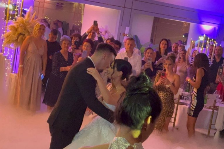 Aleksandra Bursać se udala za Stevana Sekulića, par odigrao prvi ples na venčanju