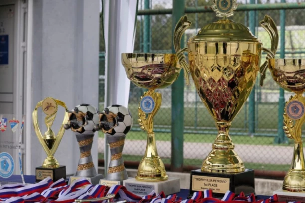 ZAVRŠEN PRVI MEMORIJALNI TURNIR "ILIJA PETKOVIĆ": Selekciji FS Vojvodine pobednički pehar! (FOTO GALERIJA)