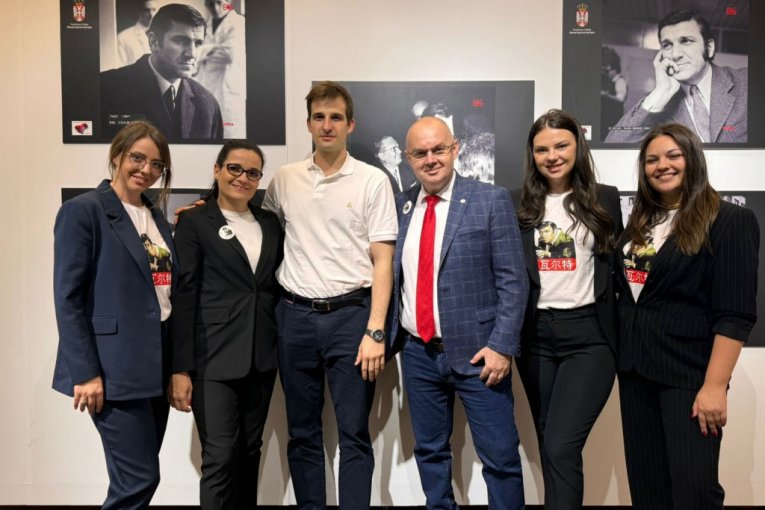 Bata u 90 slika u Pekingu