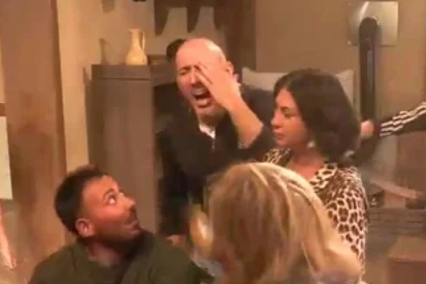 UČESNIK BRUTALNO UDAREN U OKO! Vrisak koji JEŽI DO KOSTIJU odjeknuo imanjem! (FOTO)