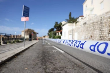 JOŠ SAMO VAZDUH DA POČNU DA NAPLAĆUJU! Hrvati sada rešili da UDARAJU PO DŽEPU - sada zabranjuju TURISTIMA DA SEDE!