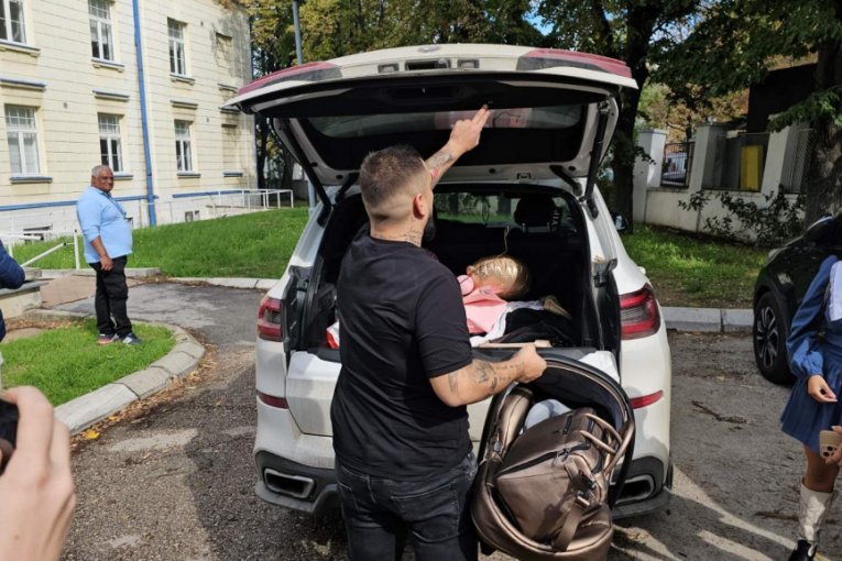 Darko Lazić stigao u porodlište po Katarinu i ćerku Srnu