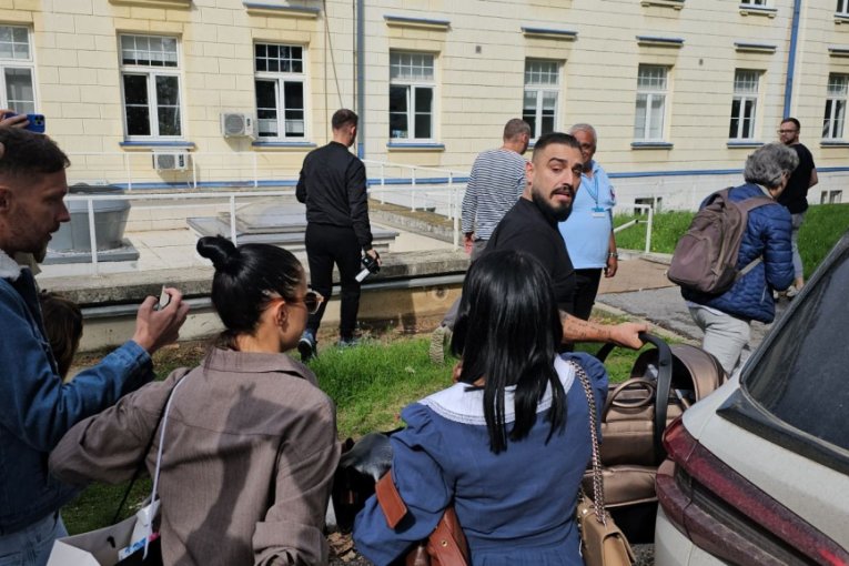 Darko Lazić stigao u porodlište po Katarinu i ćerku Srnu