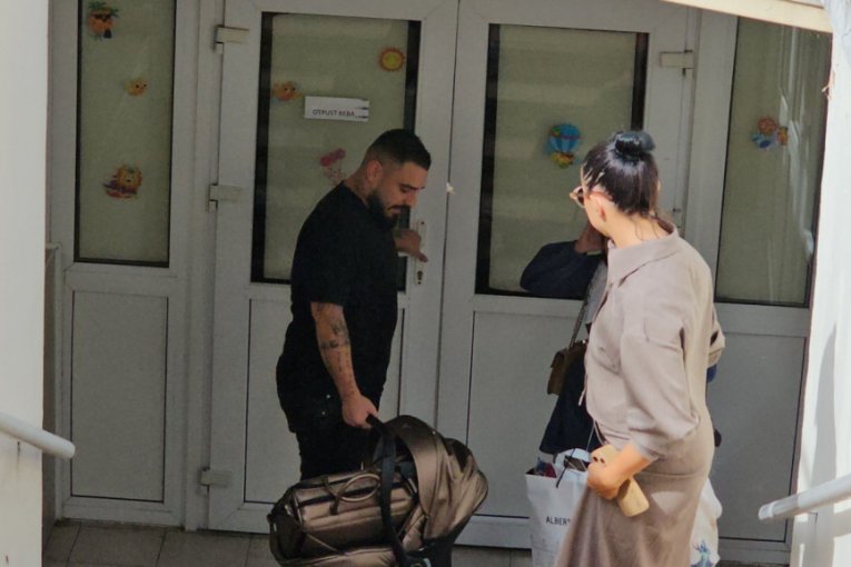 Darko Lazić stigao u porodlište po Katarinu i ćerku Srnu
