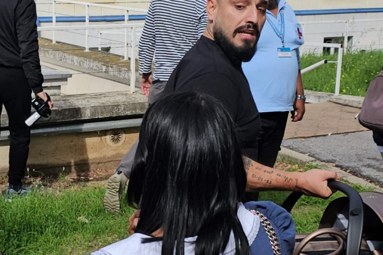 Darko Lazić stigao u porodlište po Katarinu i ćerku Srnu