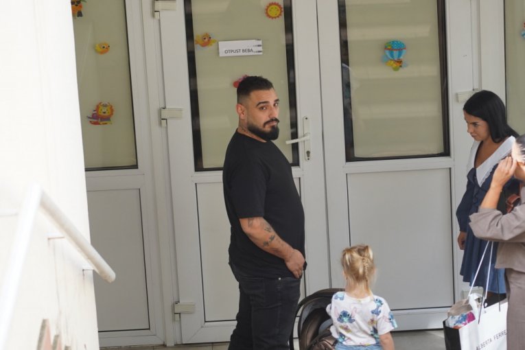 Darko Lazić stigao u porodlište po Katarinu i ćerku Srnu