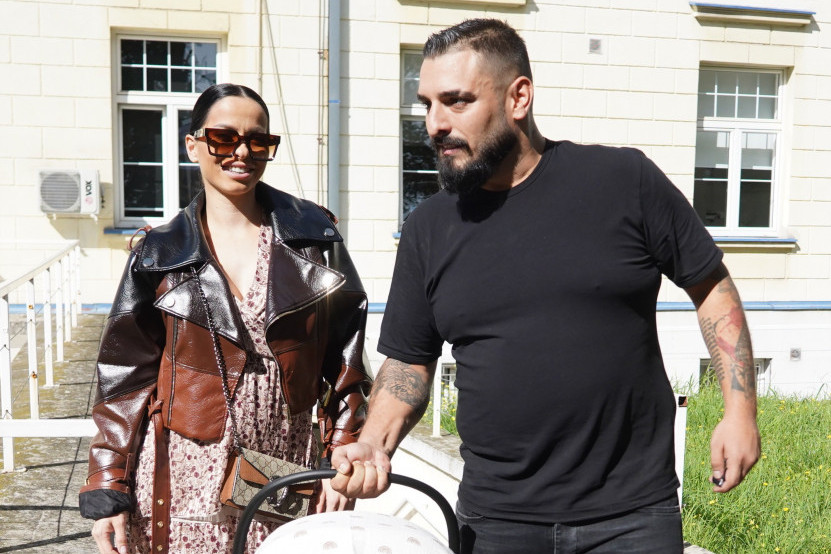 Darko Lazić izveo suprugu i ćerku iz porodlišta