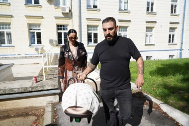 OTKRIVENO ŠTA SE DEŠAVA S ĆERKOM DARKA I KATARINE LAZIĆ! Evo ko čuva malu Srnu nakon JEZIVOG INCIDENTA! (FOTO)