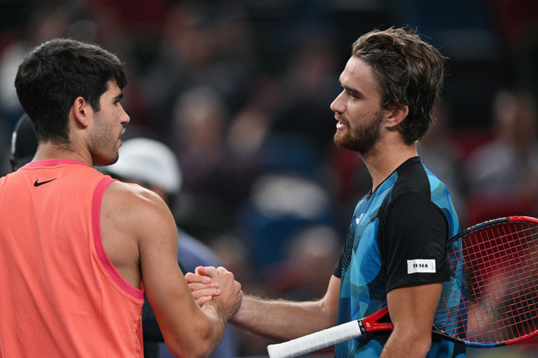 Pozdrav Mahača i Alkaraza