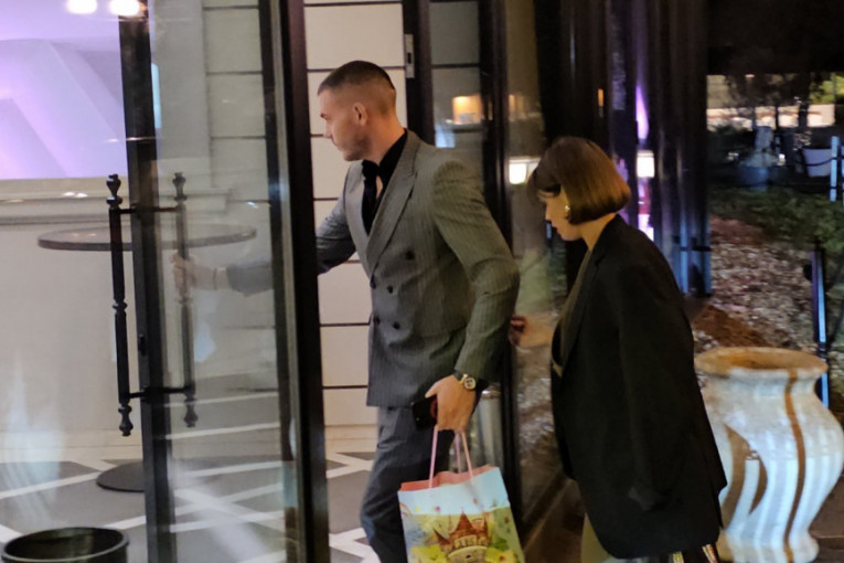 Viktor Živojinović sa devojkom Sofijom na proslavi krštenja Đanijeve unuke