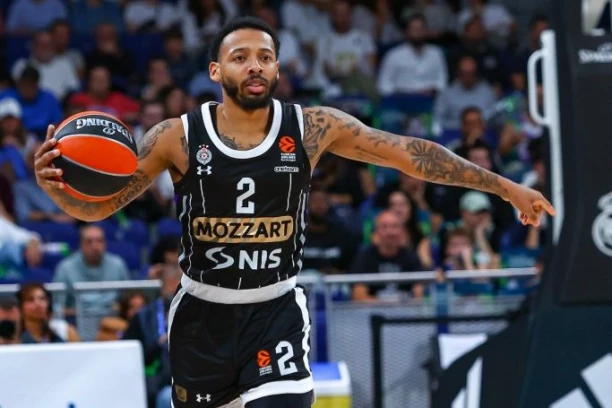 OSTANITE UZ NAS! Oglasio se Karlik Džons, pa navijačima poručio ovo! (FOTO)