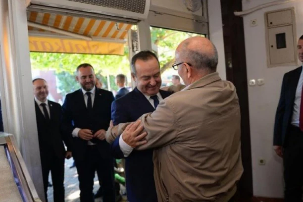 DAČIĆ U KUMANOVU U ZAGRLJAJU STAROG PRIJATELJA: Sali, bilo je lepo videti te opet! (FOTO)