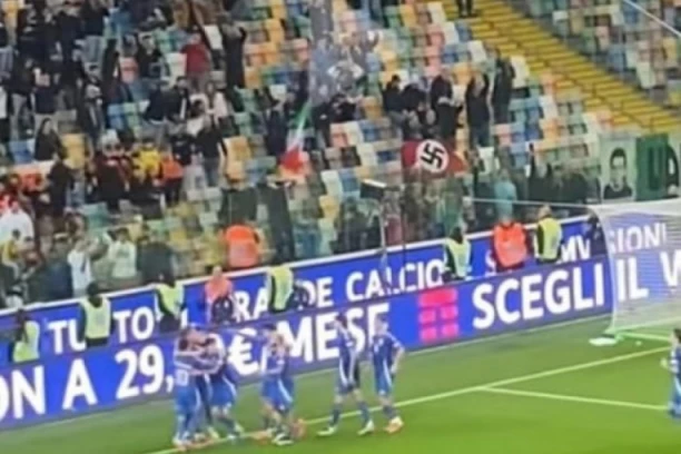 NACISTIČKA ZASTAVA NA STADIONU IZAZVALA SKANDAL! Tribine se okrenule protiv Izraela! (FOTO)