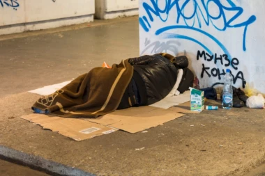 Kada je videla kako DEČACI ISMEVAJU BESKUĆNIKA Milica je uradila nešto što je PODELILO SRBIJU